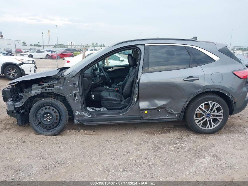 FORD ESCAPE SEL 2022