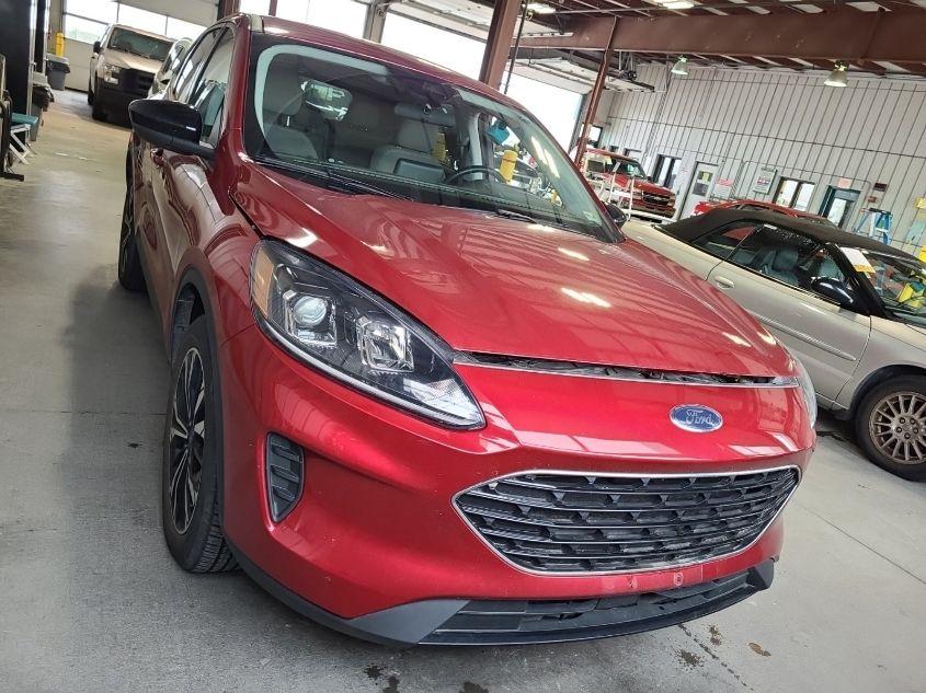 FORD ESCAPE SE HYBRID 2021