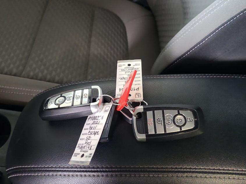 FORD ESCAPE SE HYBRID 2021