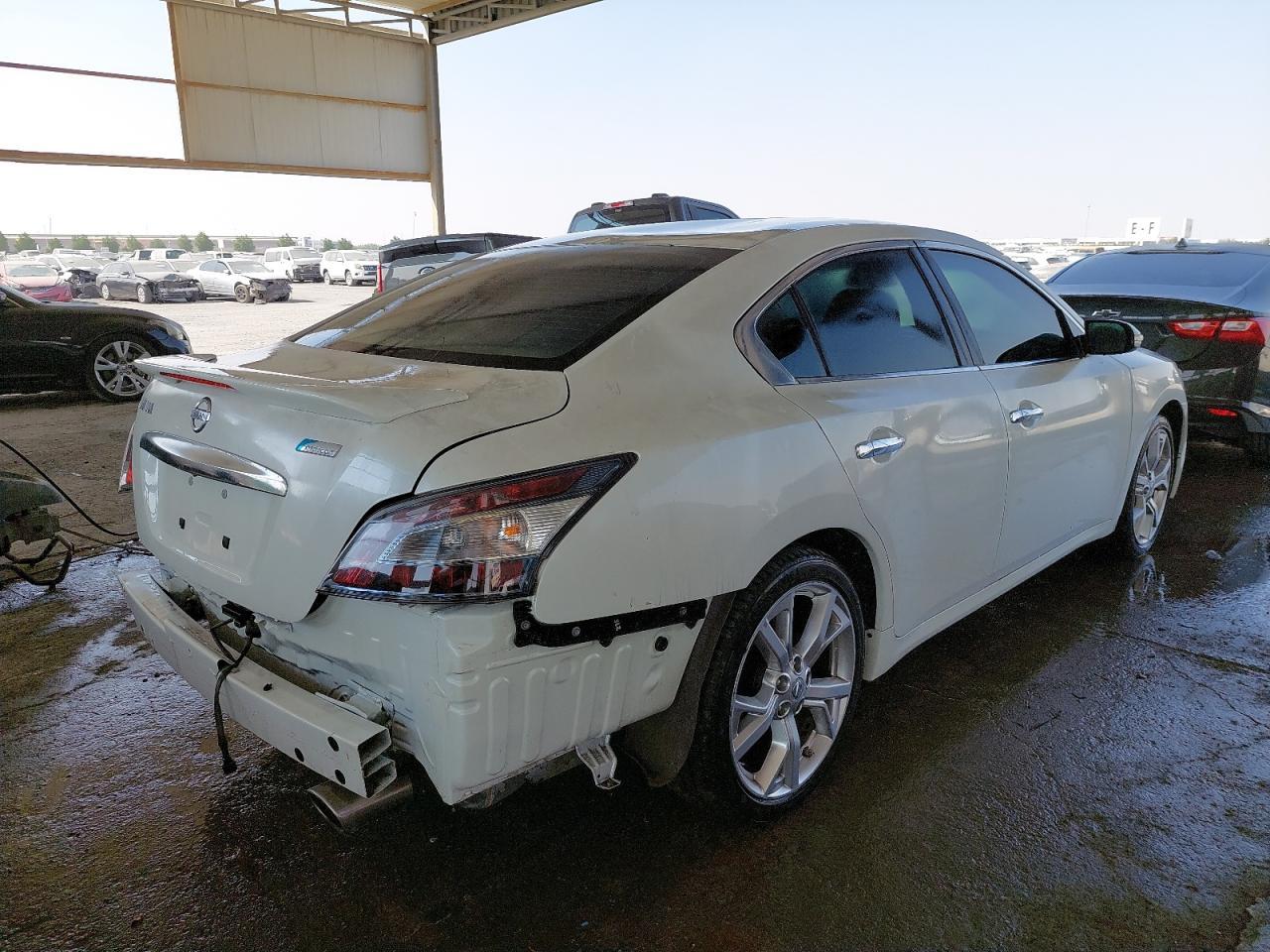 NISSAN MAXIMA  2015
