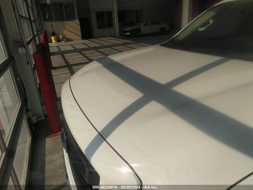 NISSAN TITAN SV 2024