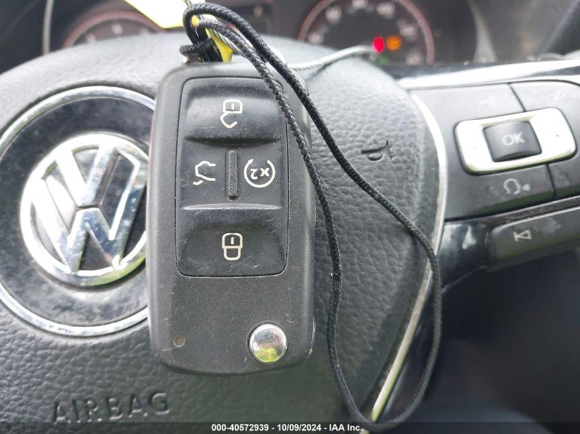 VOLKSWAGEN PASSAT 2.0T SE 2020