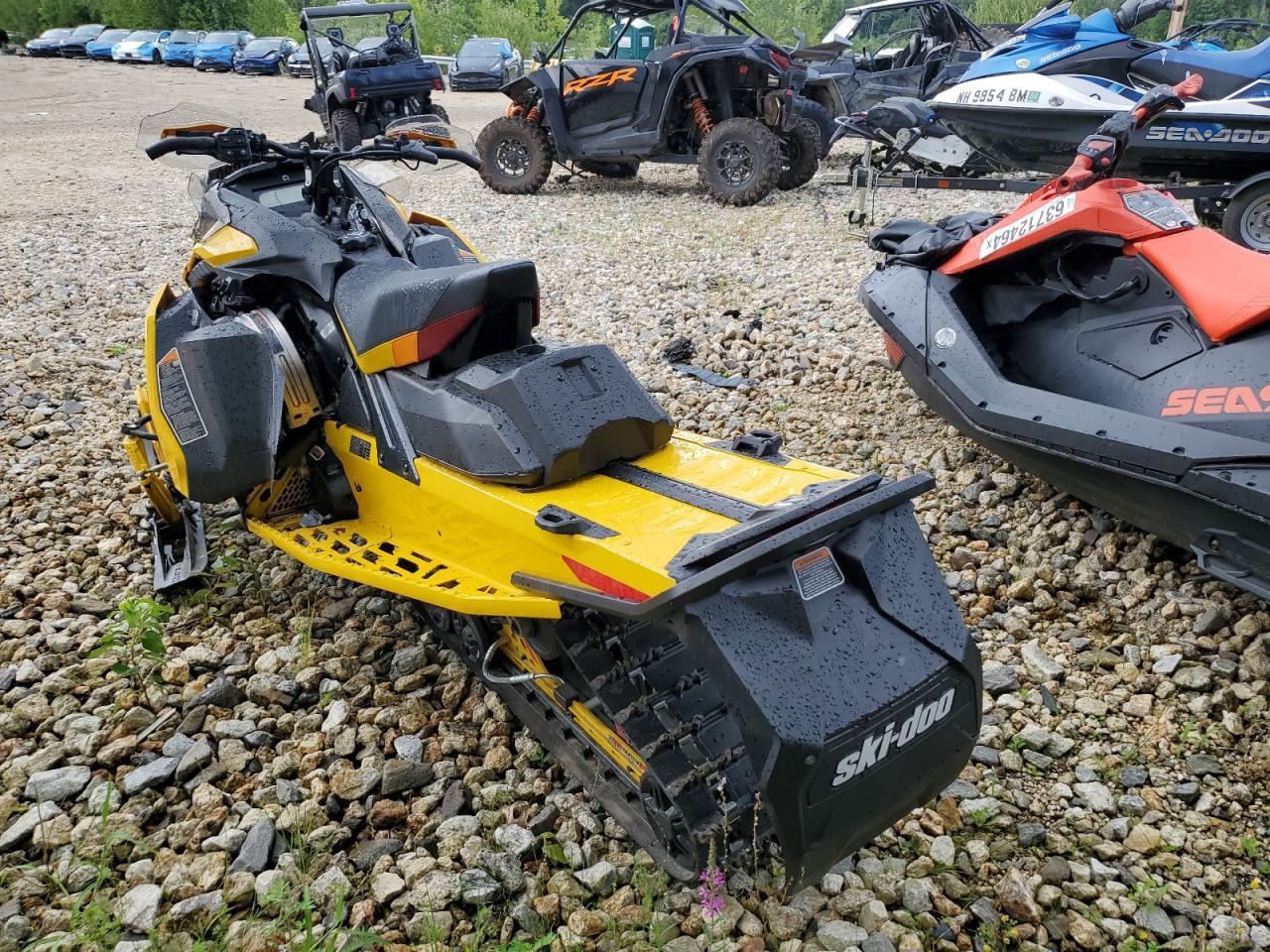 SKI DOO SNOWMOBILE 600 2023