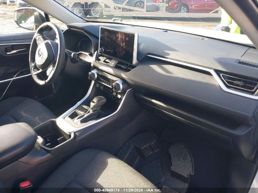 TOYOTA RAV4 XLE 2024