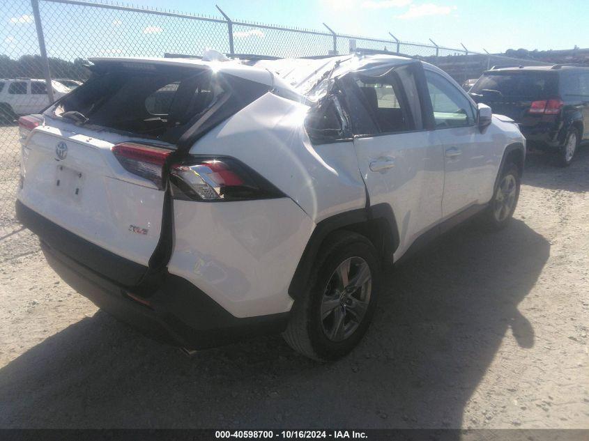 TOYOTA RAV4 XLE 2022