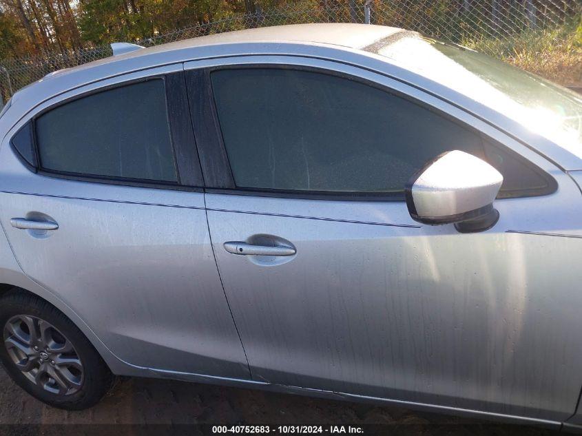 TOYOTA YARIS LE 2020