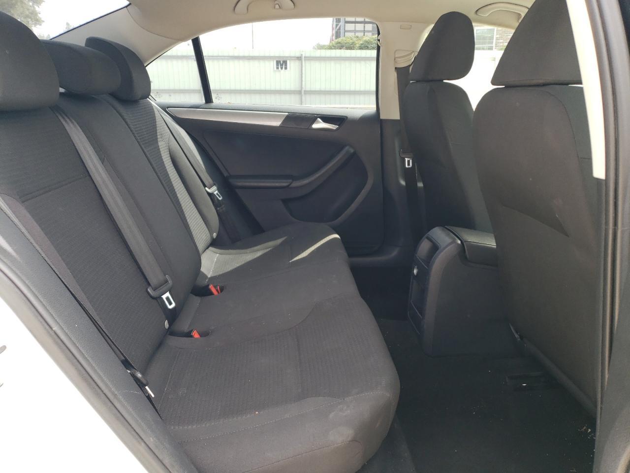 VOLKSWAGEN JETTA SE 2015