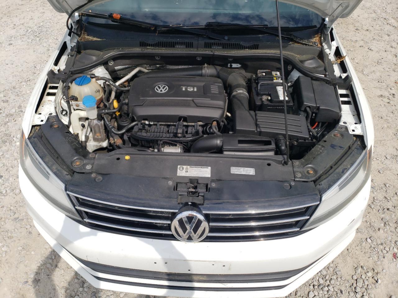 VOLKSWAGEN JETTA SE 2015