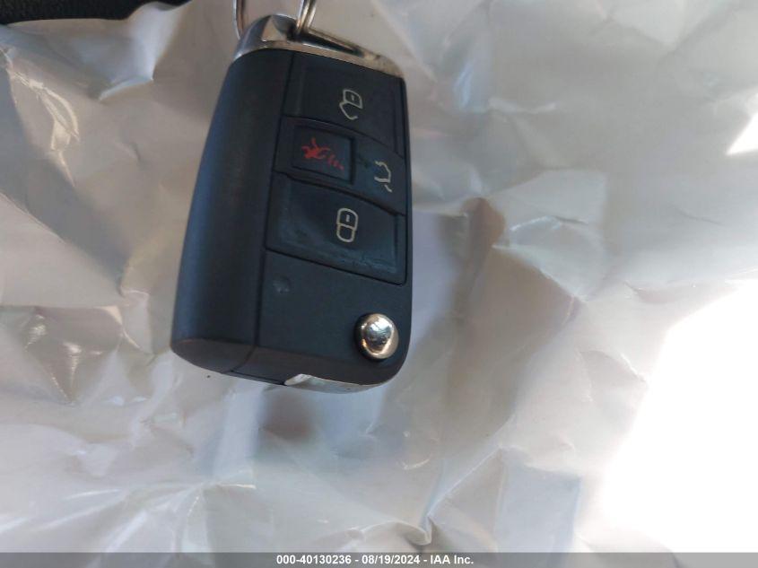 VOLKSWAGEN GOLF  2021