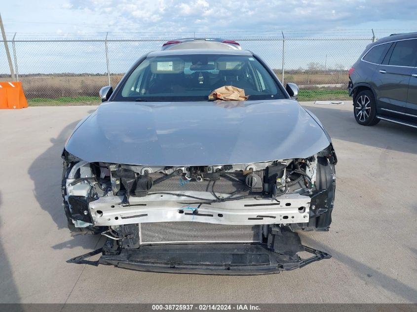TOYOTA CAMRY LE 2021
