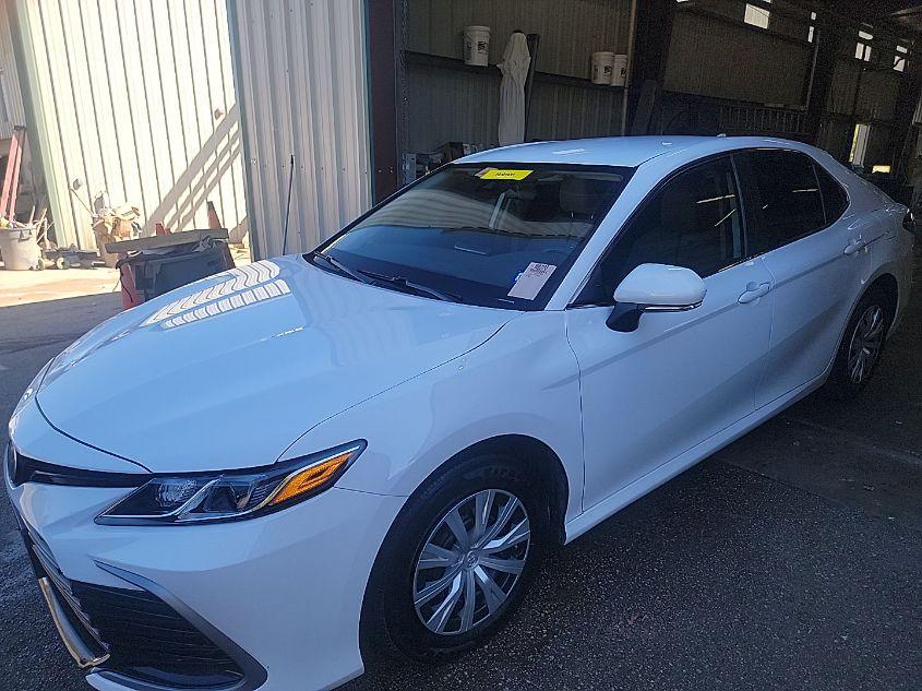 TOYOTA CAMRY LE HYBRID 2022