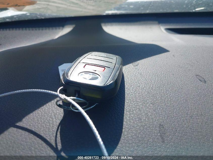 TOYOTA CAMRY SE 2025