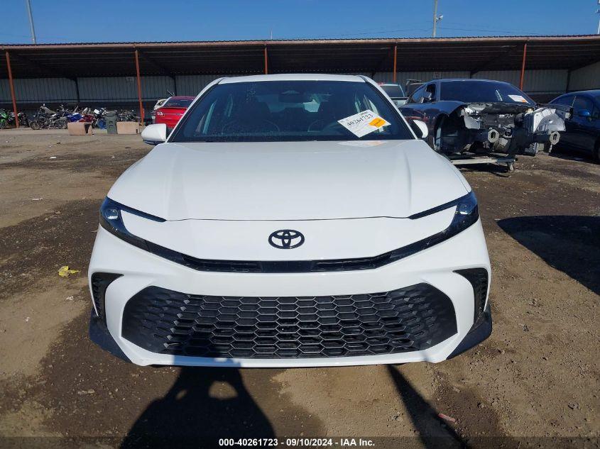 TOYOTA CAMRY SE 2025