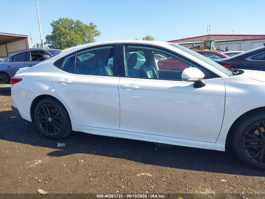 TOYOTA CAMRY SE 2025