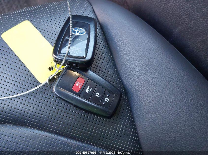 TOYOTA CAMRY XLE HYBRID 2022