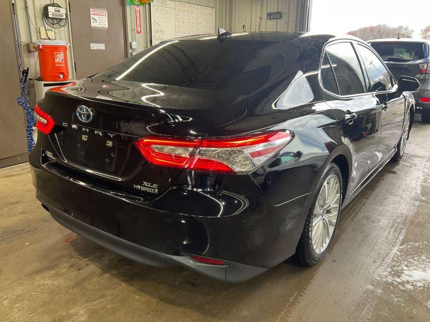 TOYOTA CAMRY XLE HYBRID 2020
