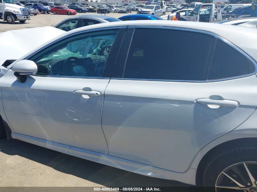 TOYOTA CAMRY SE 2022