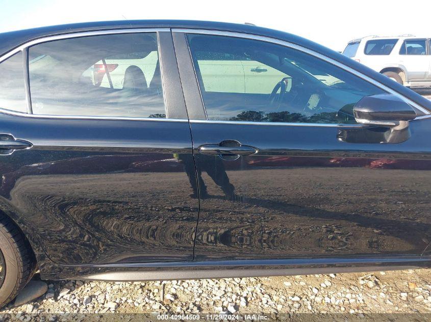 TOYOTA CAMRY SE 2022