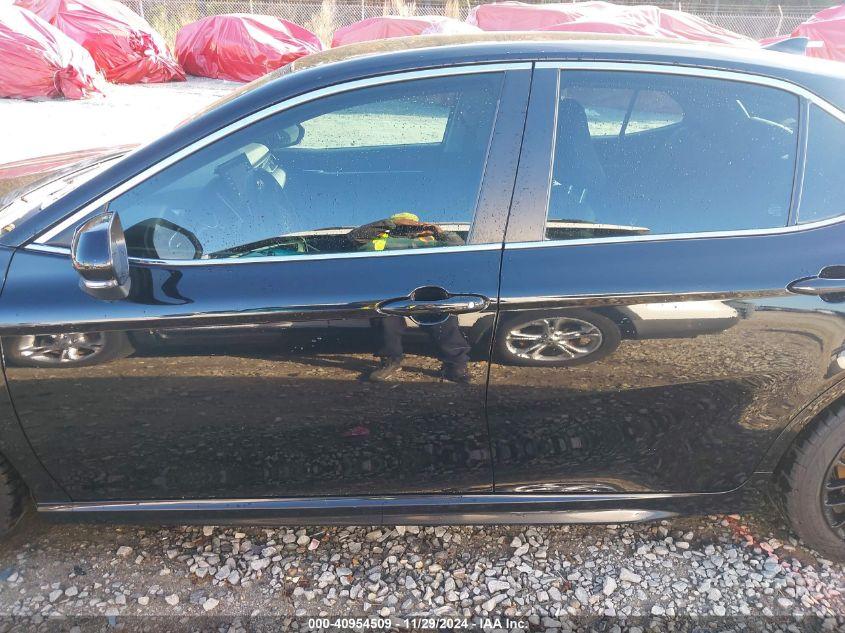 TOYOTA CAMRY SE 2022