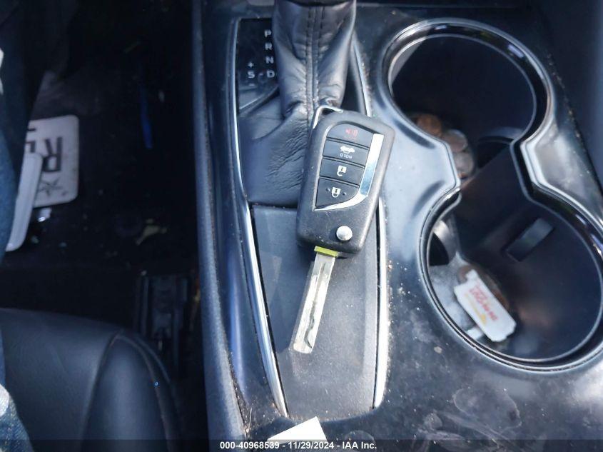 TOYOTA CAMRY SE 2020