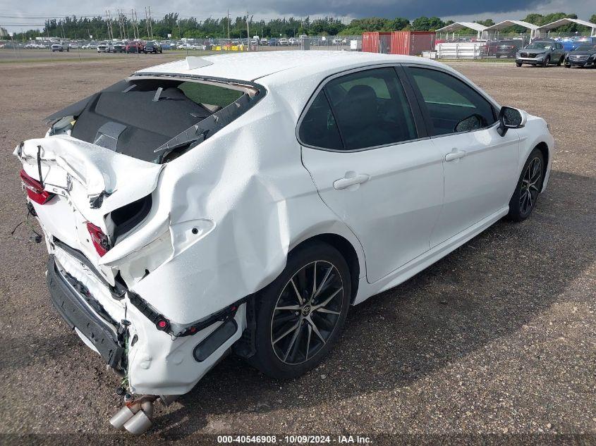 TOYOTA CAMRY SE 2022