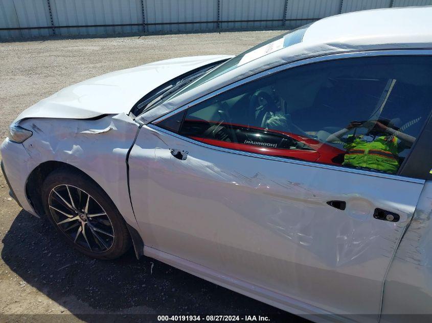 TOYOTA CAMRY SE 2024