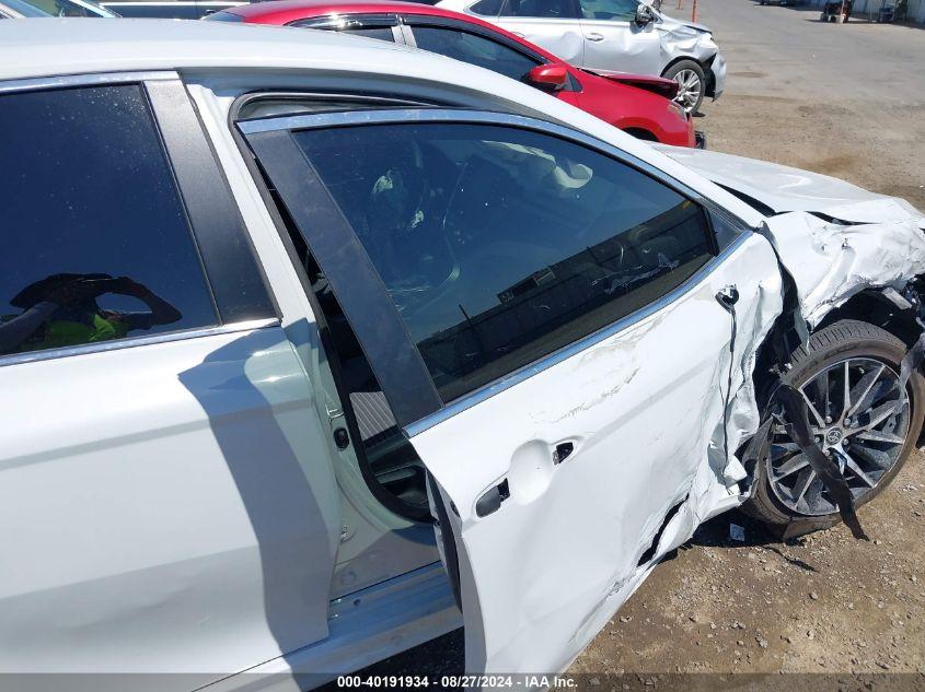 TOYOTA CAMRY SE 2024