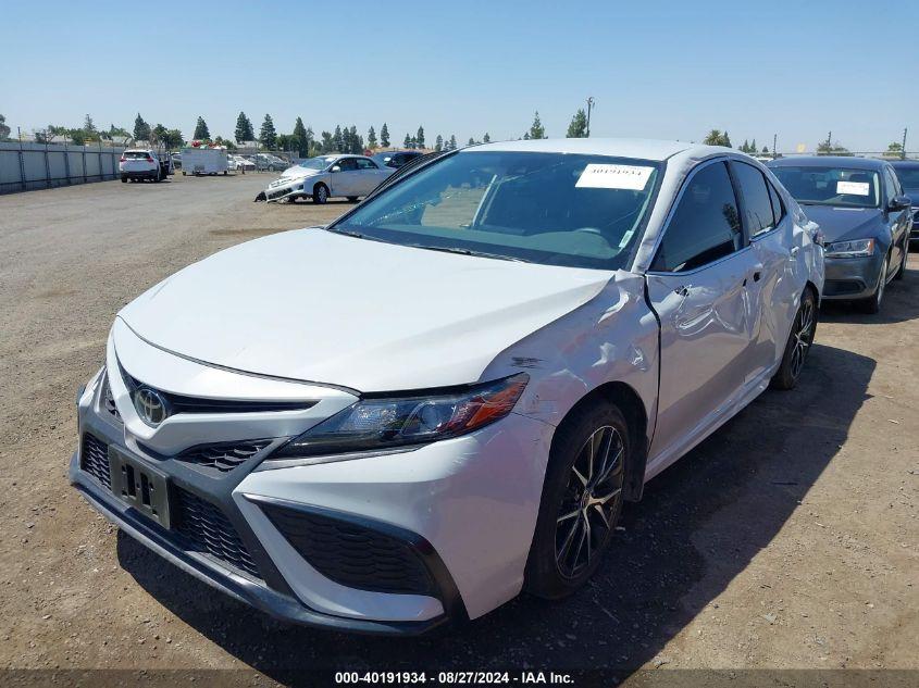 TOYOTA CAMRY SE 2024