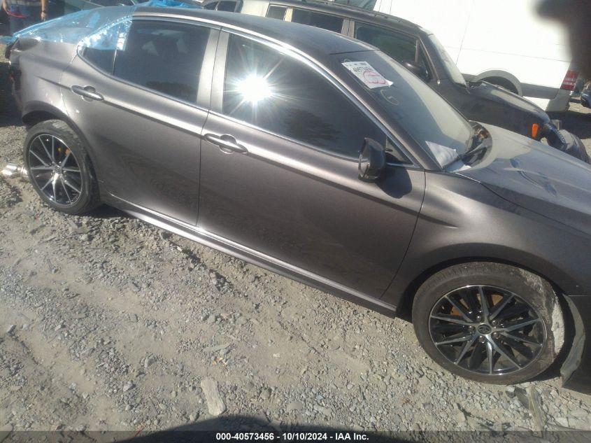 TOYOTA CAMRY SE/SE NIGHT SHADE 2022