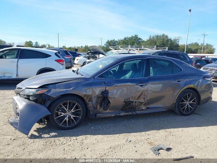 TOYOTA CAMRY SE 2023