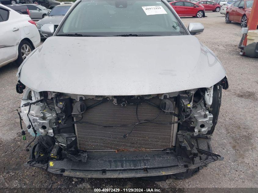 TOYOTA CAMRY SE 2023