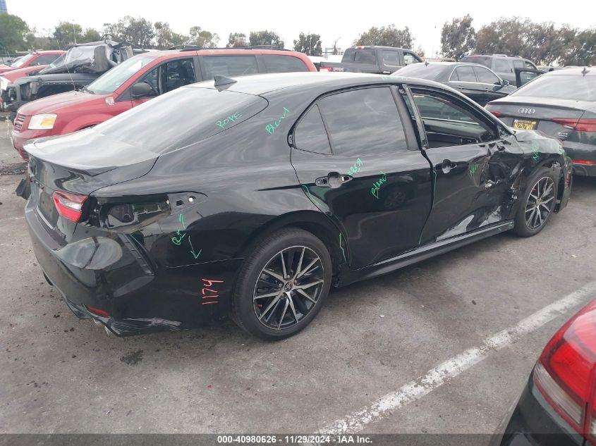 TOYOTA CAMRY SE 2024