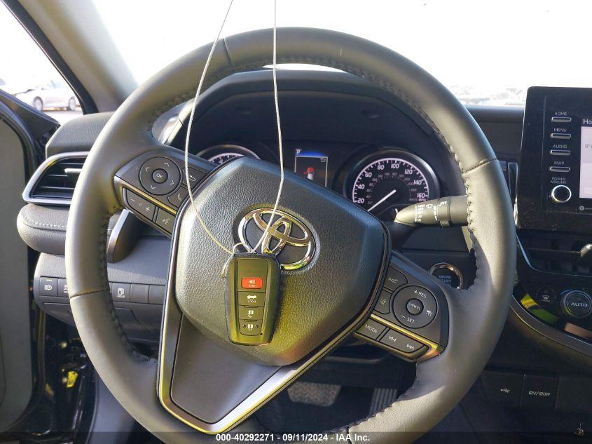 TOYOTA CAMRY SE 2024