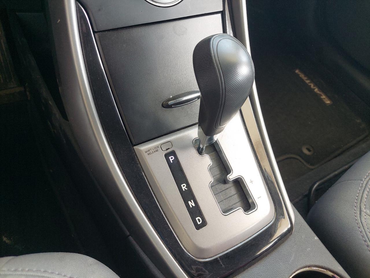 HYUNDAI ELANTRA  2013