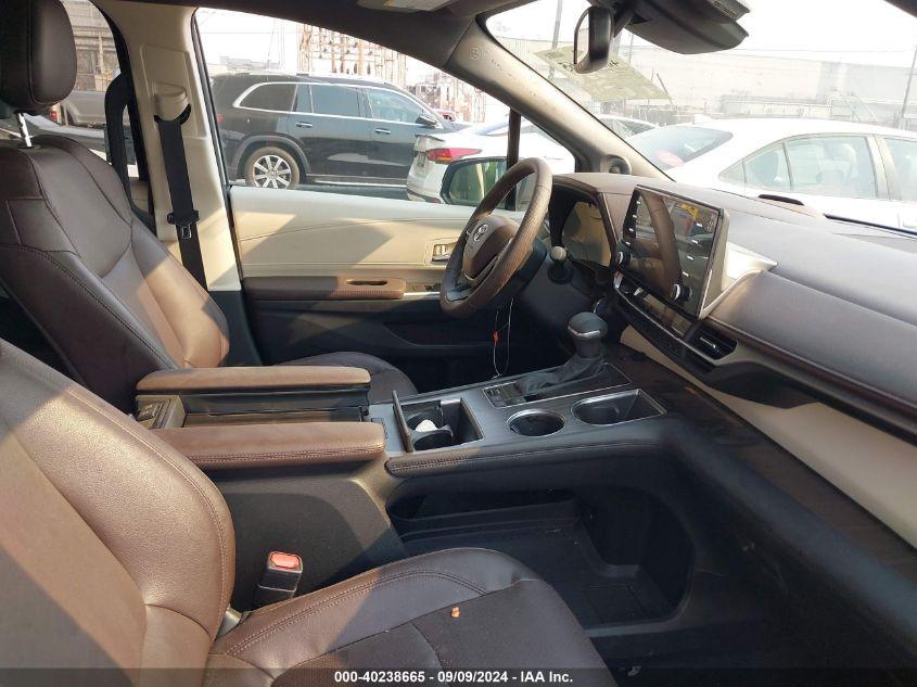 TOYOTA SIENNA PLATINUM 2023