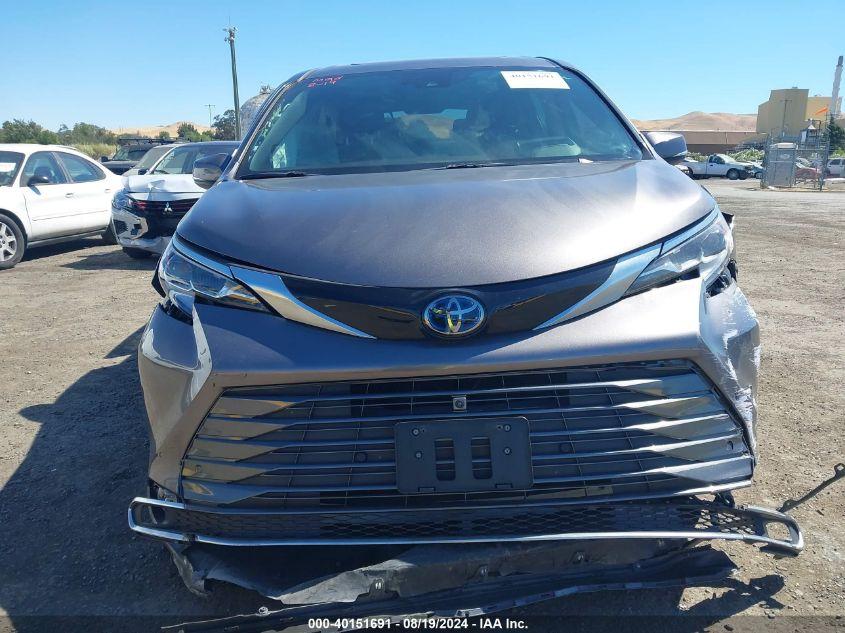 TOYOTA SIENNA PLATINUM 2022