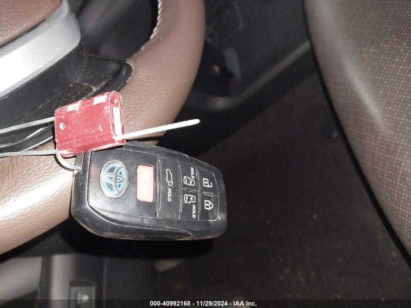 TOYOTA SIENNA PLATINUM 2024