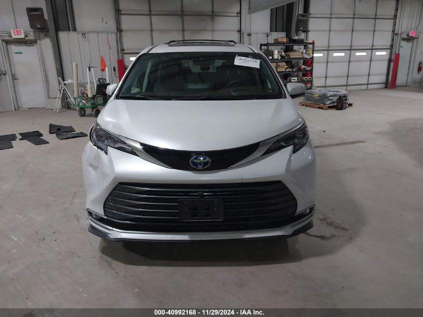 TOYOTA SIENNA PLATINUM 2024