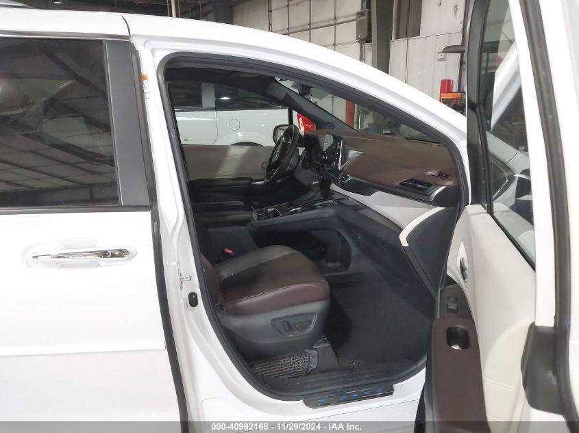 TOYOTA SIENNA PLATINUM 2024