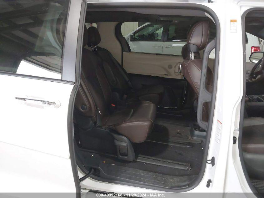 TOYOTA SIENNA PLATINUM 2024