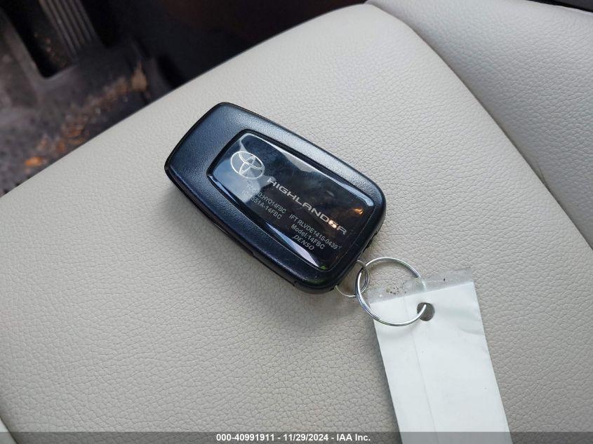 TOYOTA HIGHLANDER XLE 2021