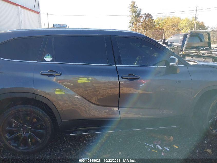 TOYOTA HIGHLANDER XLE 2022