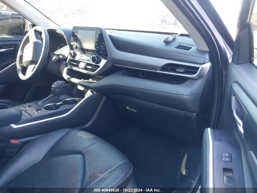 TOYOTA HIGHLANDER XLE 2022