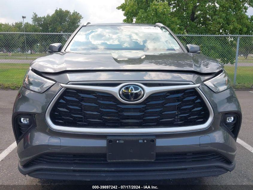 TOYOTA HIGHLANDER XLE 2022