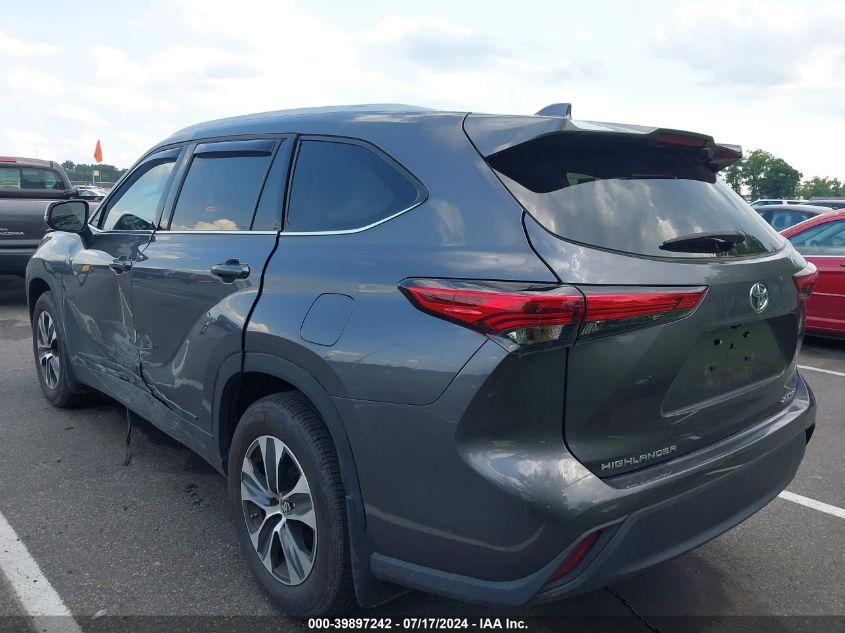 TOYOTA HIGHLANDER XLE 2022