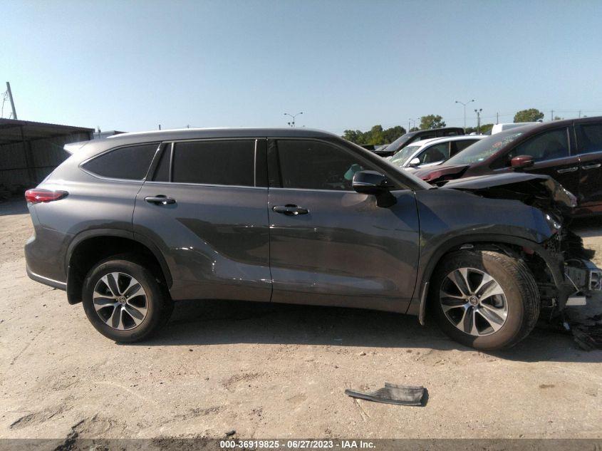 TOYOTA HIGHLANDER XLE 2022