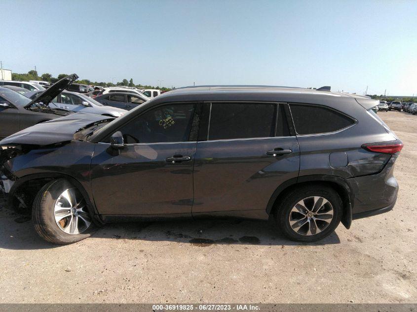 TOYOTA HIGHLANDER XLE 2022