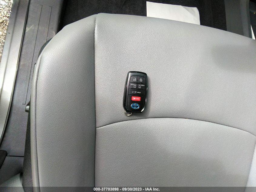 TOYOTA SIENNA XLE 2023