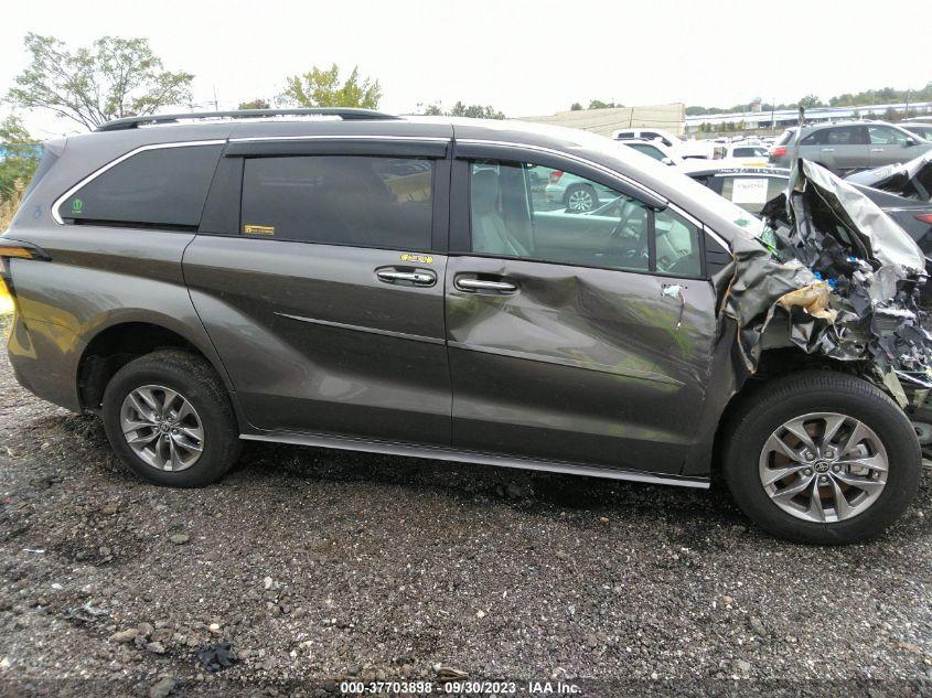 TOYOTA SIENNA XLE 2023