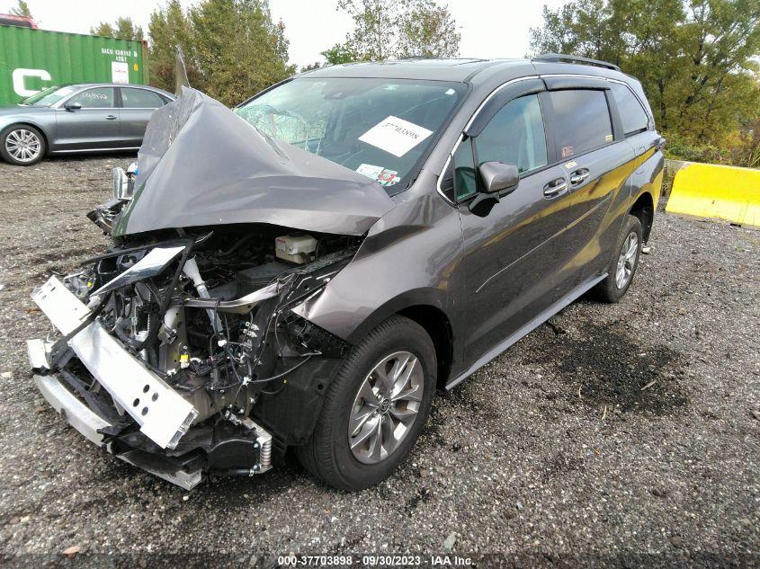 TOYOTA SIENNA XLE 2023